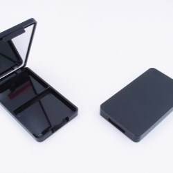 Triangular compacts for blush